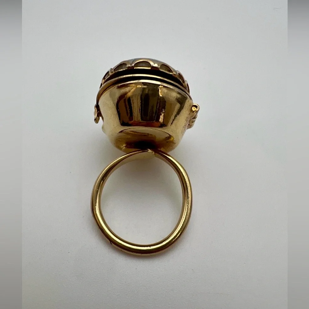 Vintage Statement Poison Ring Natural Agate Locket Ring Gold Tone Adjustable - Picture 2 of 9